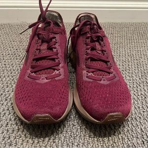 Brooks Levitate 2 Fig/Sangria/Metallic 8.5 B (M)
